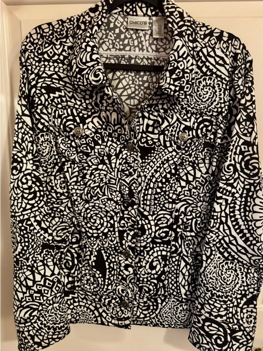 Chico's Black & White Graphic Swirl Button-Down Shirt Jacket - Picture 2 of 11